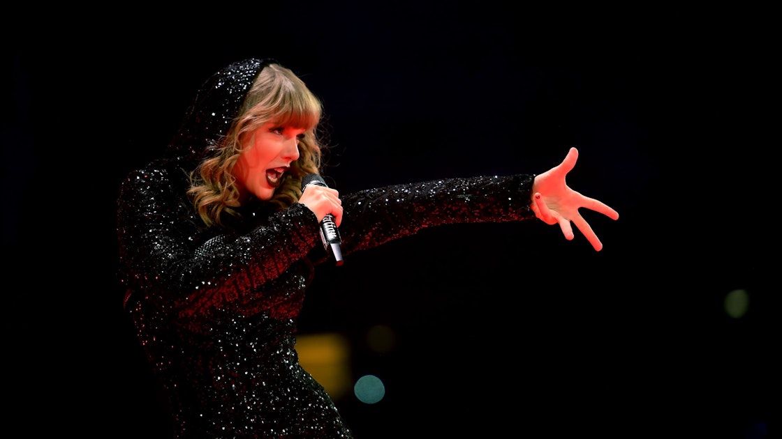 Nhạc phim Reputation Stadium Tour của Taylor Swift là sản phẩm âm nhạc không thể bỏ qua cho các fan của cô nàng. Nhạc phim mang tới những ca khúc đình đám nhất của Taylor Swift, tạo nên một không khí cực kỳ sôi động và đầy cảm xúc. Nhấn vào hình ảnh để cảm nhận những bài hát đỉnh cao của Taylor Swift. 